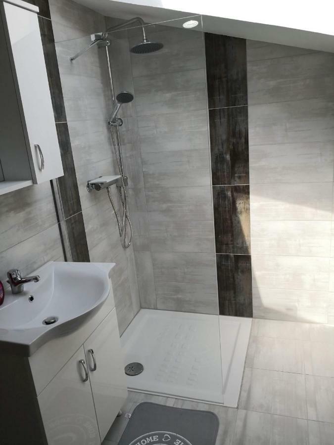 Apartma Logar โคบาริด ภายนอก รูปภาพ
