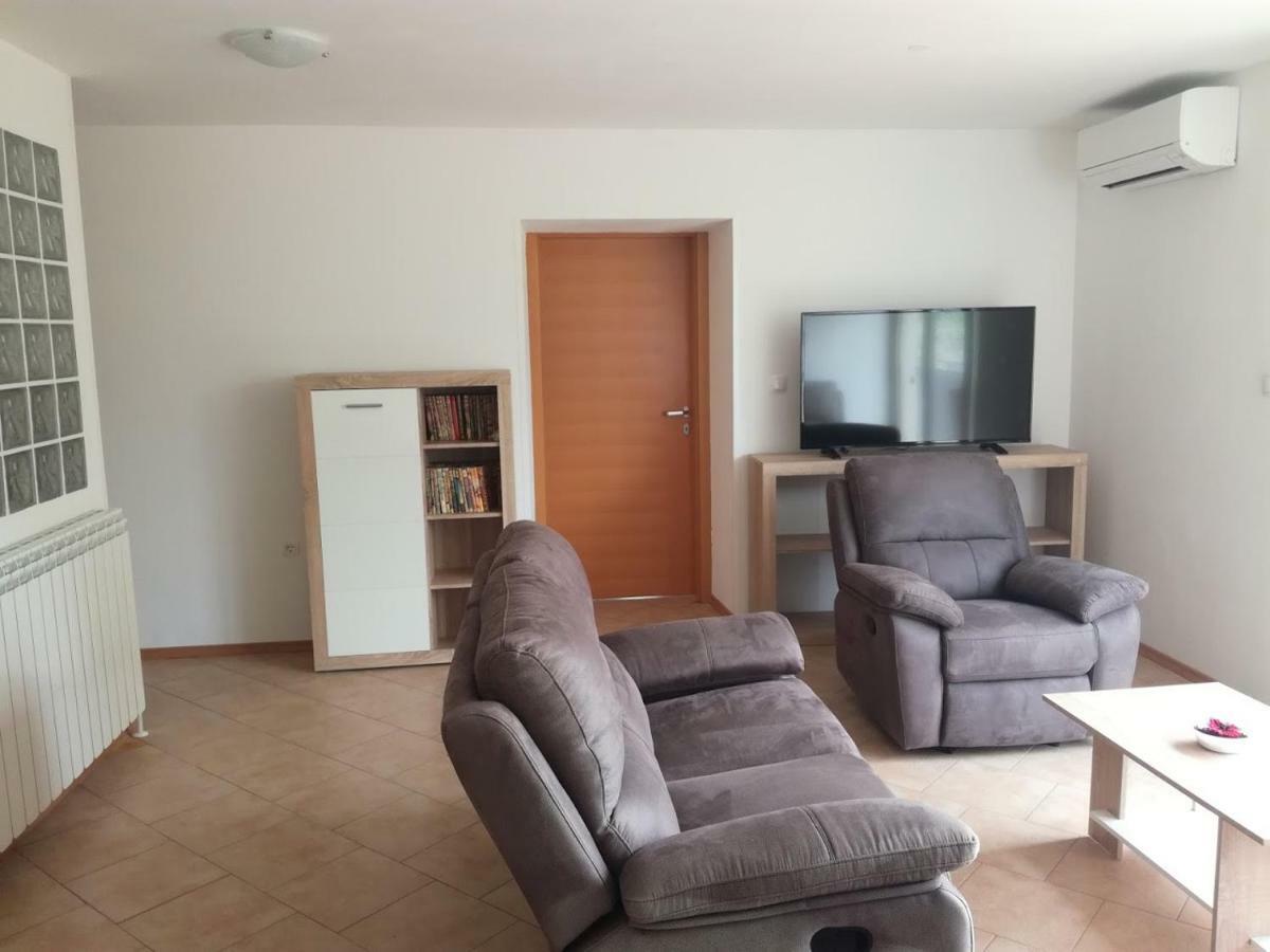 Apartma Logar โคบาริด ภายนอก รูปภาพ